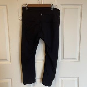 Black Lululemon Capri leggings